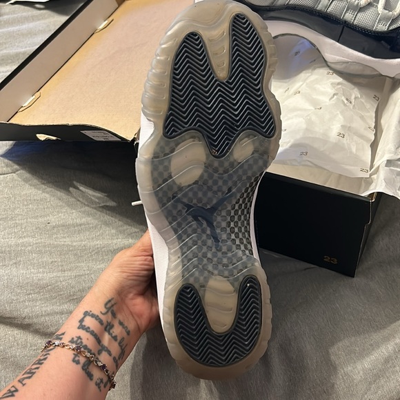 Air Jordan 11 Retro Low - Picture 3 of 7